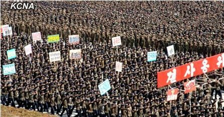 大會結束后，與會群眾舉行示威游行。