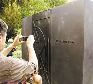 捷克旅行社推“腐敗游”，火了！