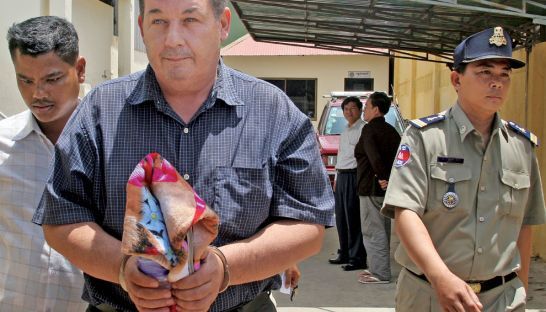 邁克爾·佩佩在柬埔寨被逮捕。