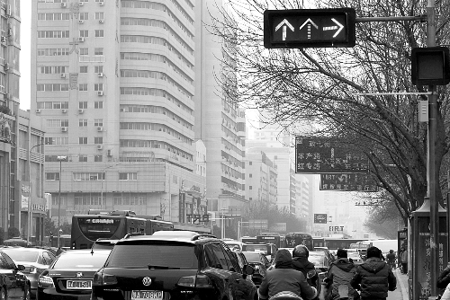 新交規(guī)“黃恐”引發(fā)擁堵？ 這個真的有！