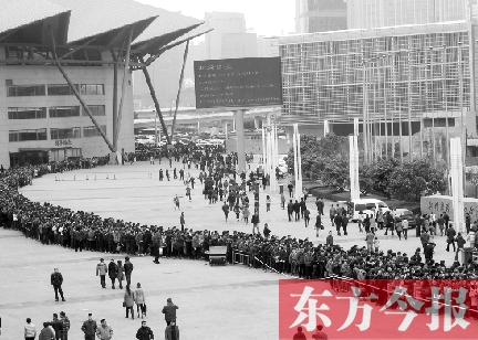 3月2日，在鄭州國際會展中心，河南省春季人才招聘會舉行，六萬五千名求職者扎堆求職