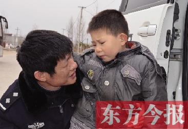 “雷鋒存折”儲(chǔ)蓄社會(huì)責(zé)任 支出人間大愛(ài)