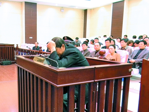 庭審中，楊某一直沒有抬頭。