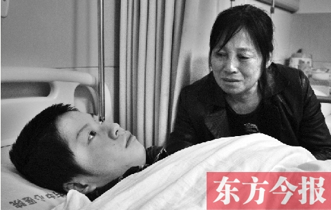 15歲的兒子被毆打成重傷，巨額醫(yī)療費(fèi)成了曲新苗女士難以跨越的坎兒