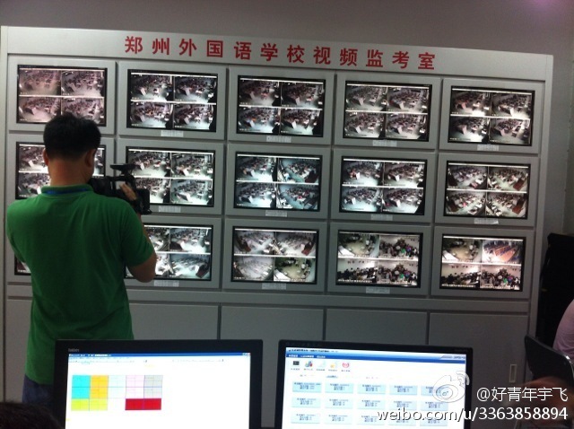 在鄭州外國語中學(xué)監(jiān)控室，映象網(wǎng)記者看到，各考點(diǎn)秩序井然。