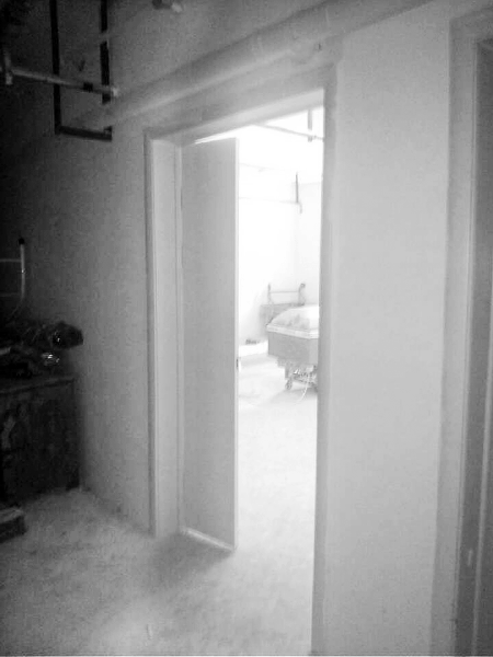 原有的太平間被扒了，又新建了一個