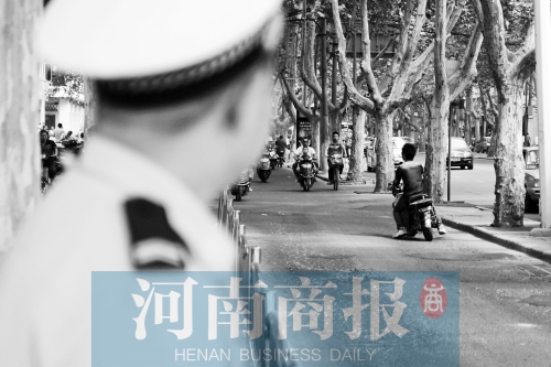 有警察，趕緊掉頭！