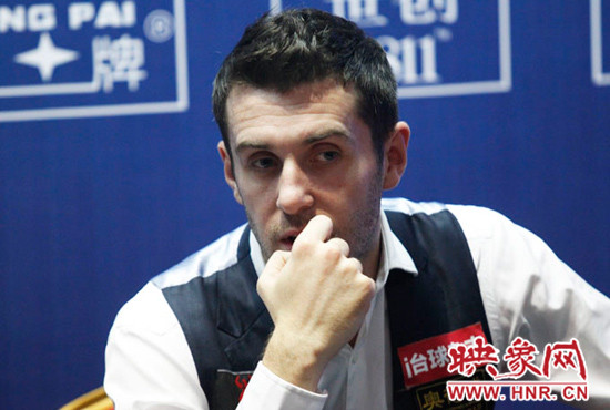 塞爾比在結(jié)束采訪時(shí)，情緒很低落