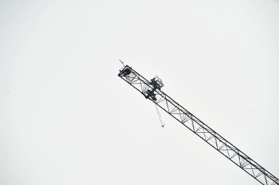 安全筐靠近該男子 安全筐靠近該男子