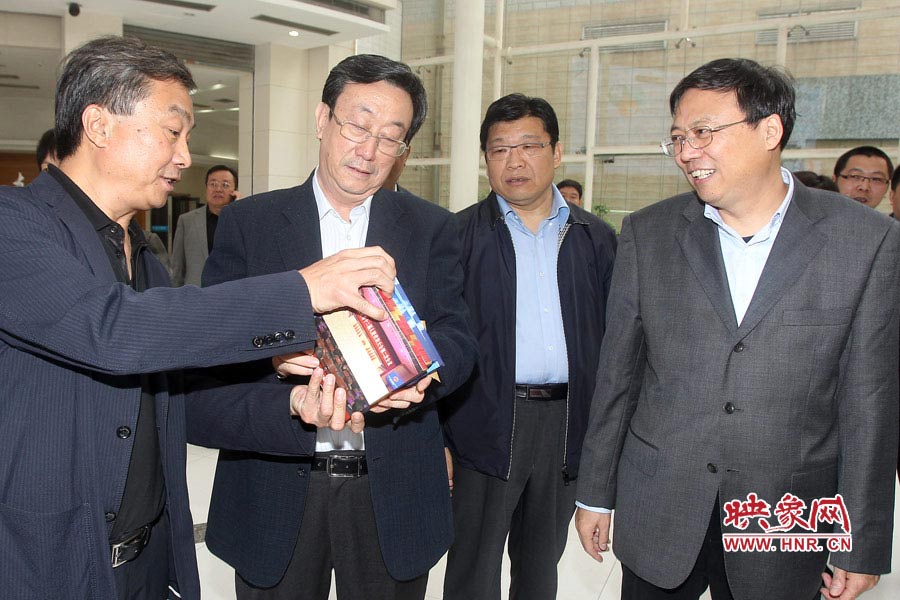 河南省委書記、省人大常委會(huì)主任郭庚茂視察河南電視臺(tái) 東方今報(bào)記者沈翔 劉棟杰/攝