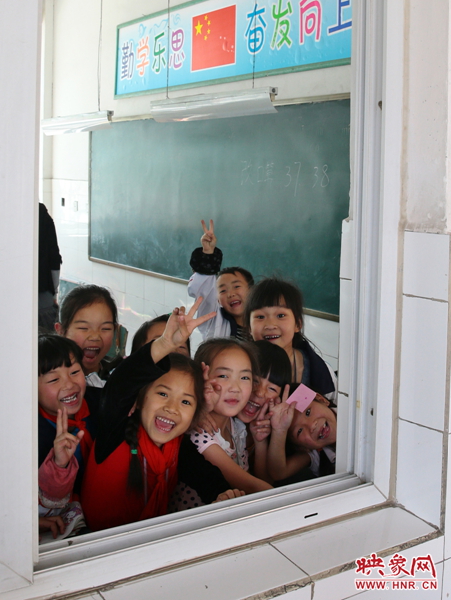 中原愛心學校內(nèi)活潑的學生們