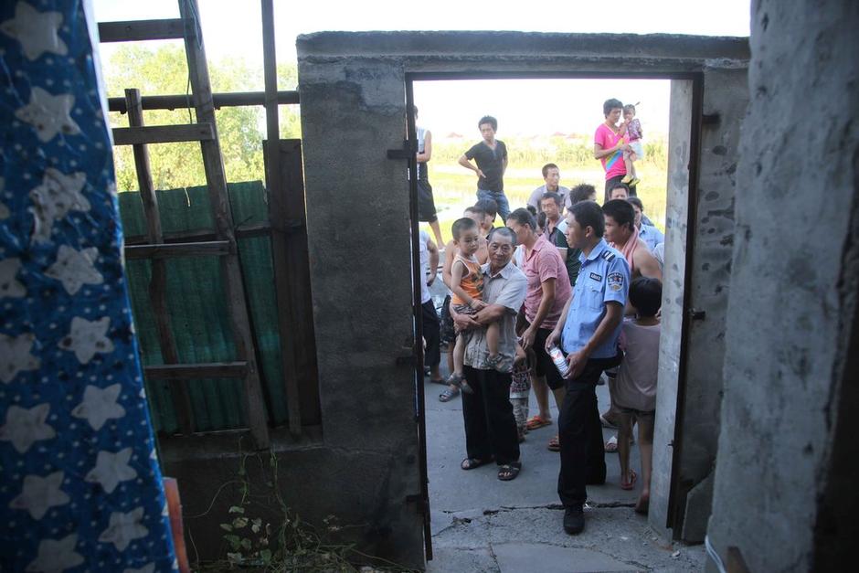 2013年08月06日消息，浙江省嘉興市秀洲區(qū)油車港鎮(zhèn)濮家灣村蠟燭浜一帶，是典型的城中村。村中農(nóng)民房被分隔成許多間出租給附近打工者。