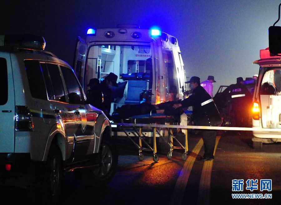 2013年1月9日，合肥，事故現(xiàn)場(chǎng)，兩輛受損車輛已經(jīng)全部變形