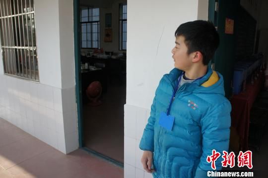 對于幾年如一日照顧他的同學余興泉，14歲的左臣心里充滿了感激。 李俊杰 攝