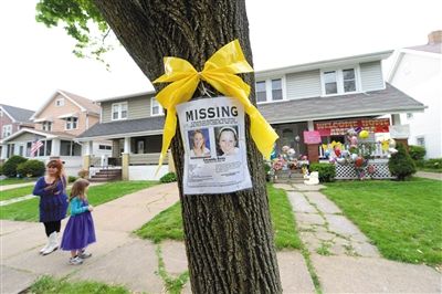 7日，當(dāng)?shù)貙ふ胰⒌膯⑹逻€在原處。