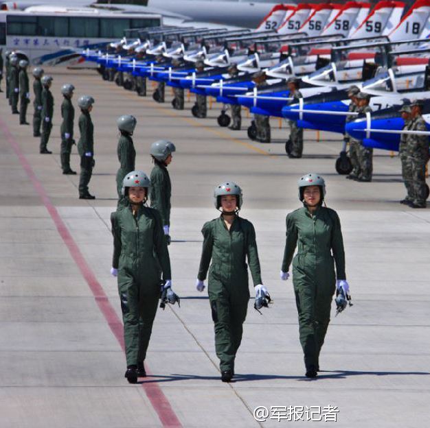 中國(guó)殲擊機(jī)女飛行員