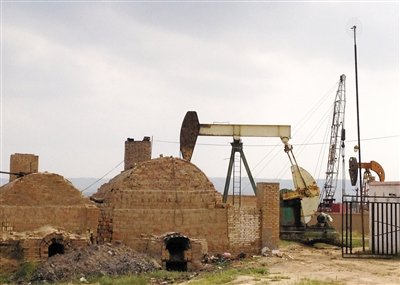 正在作業(yè)的揭蓋井，位于定邊縣紅柳溝鎮(zhèn)紅柳溝村。