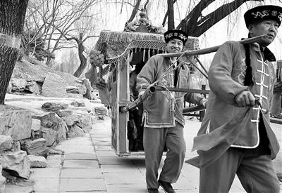 圓明園廟會初一迎客5萬人 "四世同堂"項(xiàng)目受歡迎