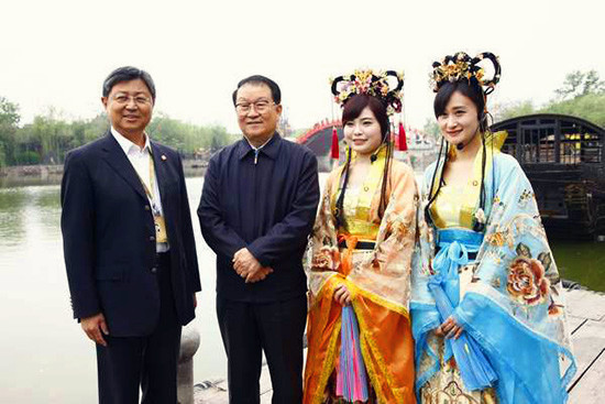 春風(fēng)送暖醉開封 清園發(fā)展迎貴客 春風(fēng)送暖醉開封 清園發(fā)展迎貴客