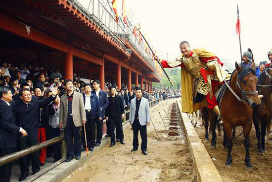 春風(fēng)送暖醉開封 清園發(fā)展迎貴客 春風(fēng)送暖醉開封 清園發(fā)展迎貴客