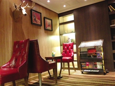 　　28平方米的豪華標(biāo)準(zhǔn)間設(shè)施齊全。