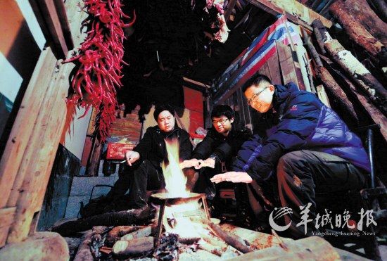 　　在土家人吊腳樓小住的那個夜晚,讓我想起了外婆家。