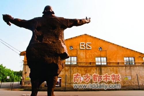 紅專廠有著時代的銹跡,明晚將和新銳的電子音樂碰撞 紅專廠有著時代的銹跡,明晚將和新銳的電子音樂碰撞