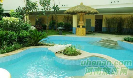 深秋去堯山賞紅葉、泡溫泉、拜大佛