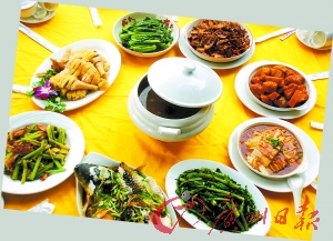 在封開品嘗各地美食,大飽口福。