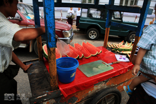 緬甸，繽紛的街邊平民小吃