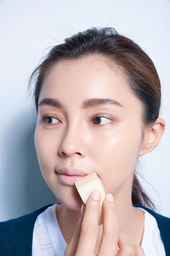 艷陽天 太陽鏡和口紅會(huì)更配哦