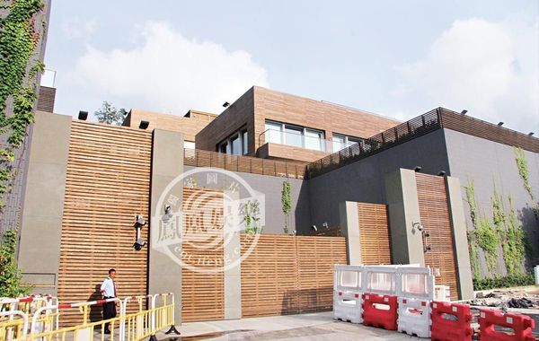 林青霞獲老公贈價值9億多“皇宮”，圖為林青霞豪宅大門口。