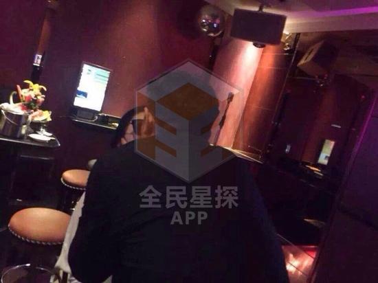 網(wǎng)絡(luò)曝光的田源激吻照，田源稱是角度問(wèn)題