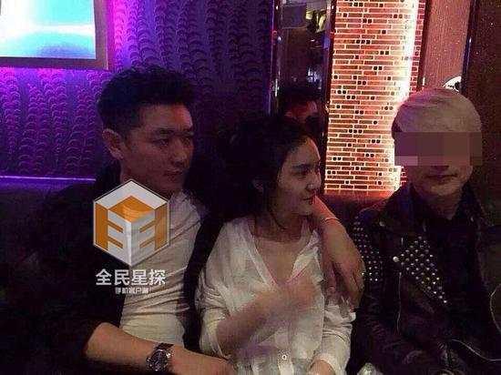 田源摟著激吻門女主，自稱是在勸架