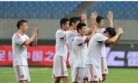 國足1：5恥敗泰國隊。