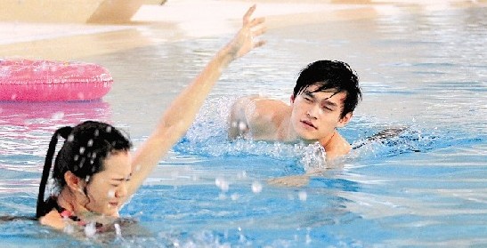 孫楊與比基尼美女拍宣傳片 孫楊與比基尼美女拍宣傳片