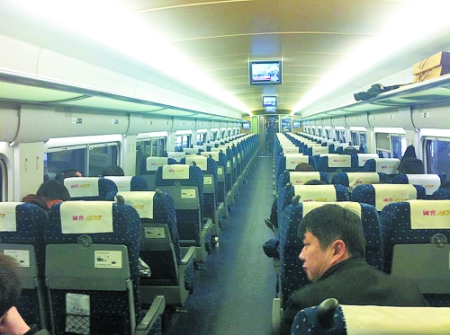 　春運頭兩天，部分高鐵上座率并不高。