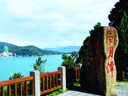 臺灣游專家3月29日、4月21日連續(xù)開行游臺灣送香港夕陽紅專列，組織近2000位爸媽走進(jìn)寶島臺灣，圓