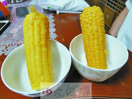 街頭香甜煮玉米被指靠添加劑 記者打探揭背后秘密 街頭香甜煮玉米被指靠添加劑 記者打探揭背后秘密