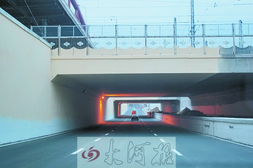 新開(kāi)通的下穿隧道車(chē)輛稀少