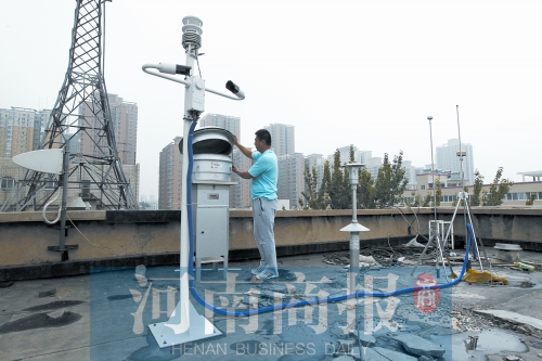鄭州灰霾監(jiān)測站正在調(diào)試，預(yù)計(jì)9月將正式投入使用 記者 鄧萬里/攝