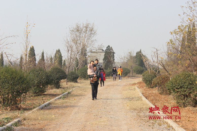 猜猜大家興高采烈的去哪？