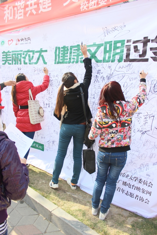 簽名動(dòng)作整齊劃一 簽名動(dòng)作整齊劃一