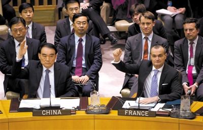 1月22日，紐約，中國常駐聯(lián)合國代表李保東舉手贊成通過對朝鮮制裁決議。