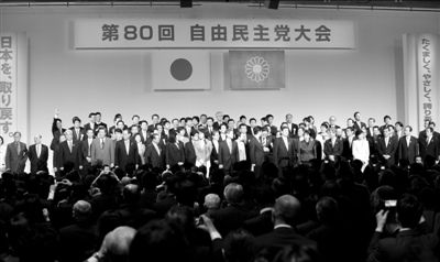 3月17日，日本自民黨黨員在東京出席自民黨年度大會。新華社發(fā)