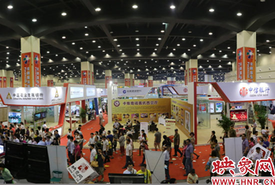 河南電臺(tái)新媒體展廳爆棚 萬人現(xiàn)場“逛”映象網(wǎng)