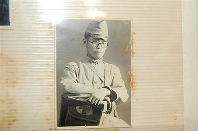 韓國媒體5月23日還公布了日本老兵松本正義當年在軍隊服役的圖片。