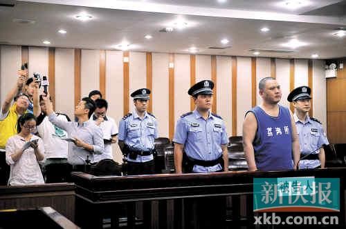 廣州市民政局民間組織管理局稽查處原處長(zhǎng)李軍犯猥褻兒童罪，被判處有期徒刑4年。記者 孫毅/攝