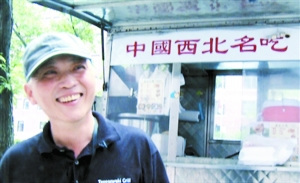 中國男子紐約擺攤否認日賺800美金 2次為罰單出庭 中國男子紐約擺攤否認日賺800美金 2次為罰單出庭