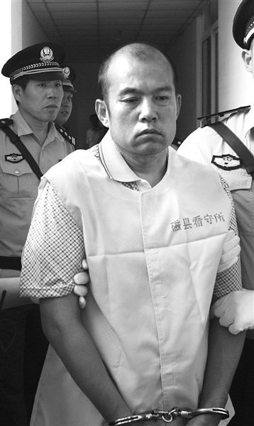 王書金前日被帶往邯鄲中院受審。 新華社發(fā)